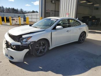  Salvage Nissan Maxima