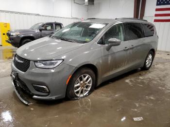 Salvage Chrysler Pacifica