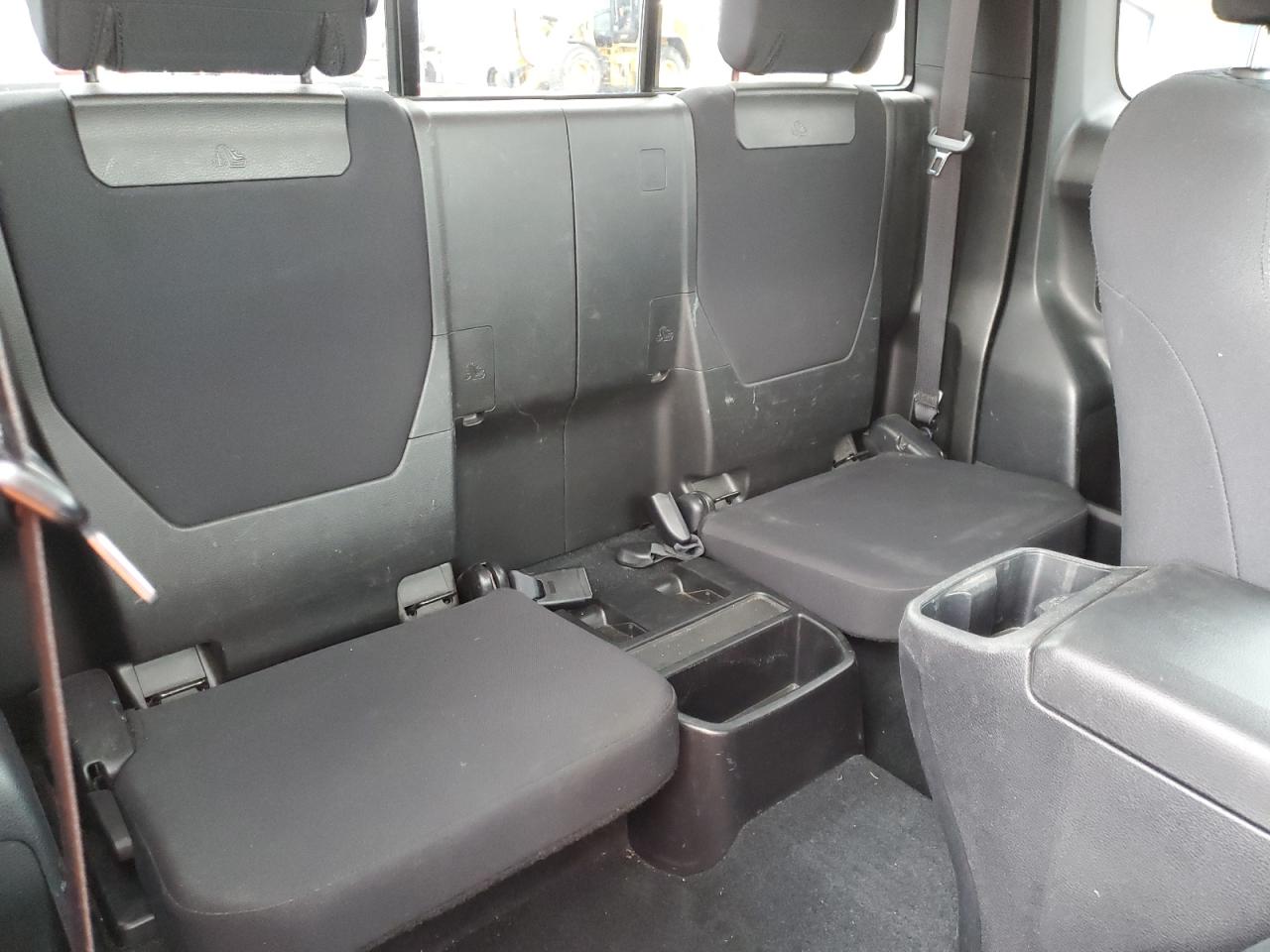 Toyota Tacoma Access Cab Image 3