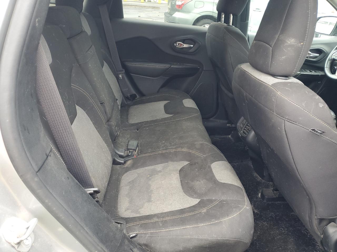 Jeep Grand Cherokee Latitude Image 11