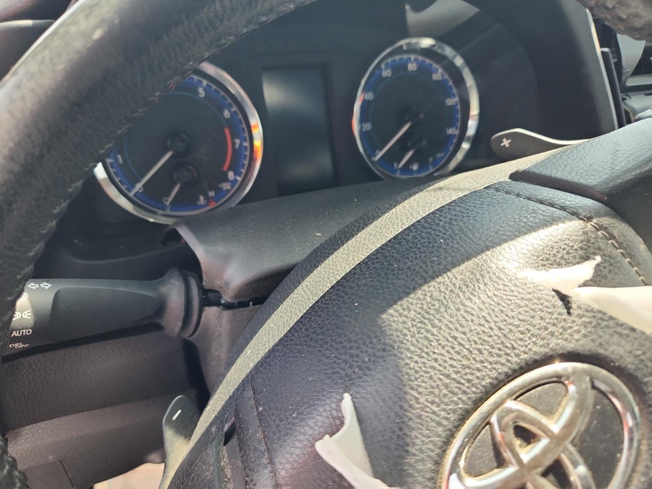 Toyota Corolla L Image 8