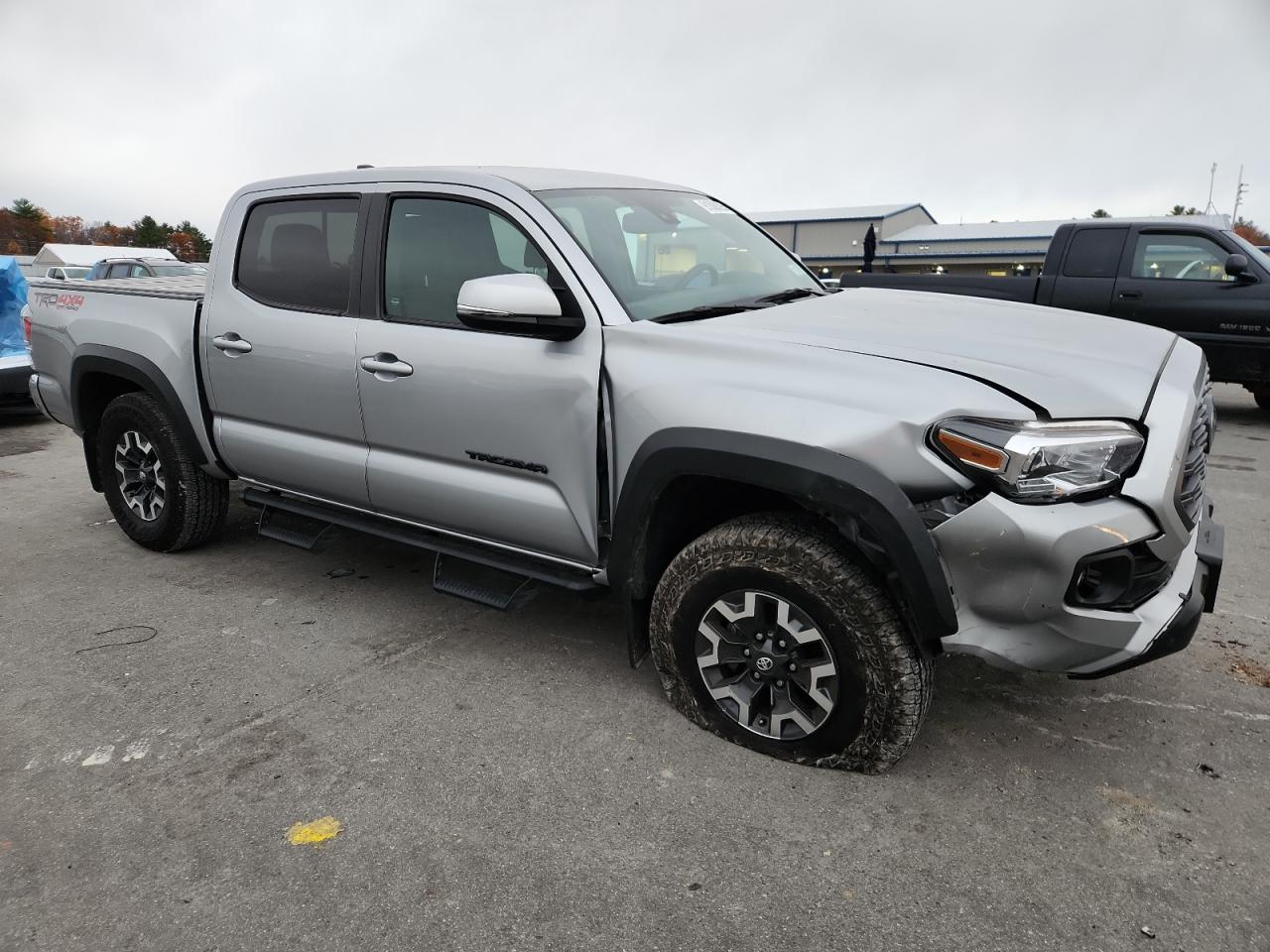 Toyota Tacoma Double Cab Image 3