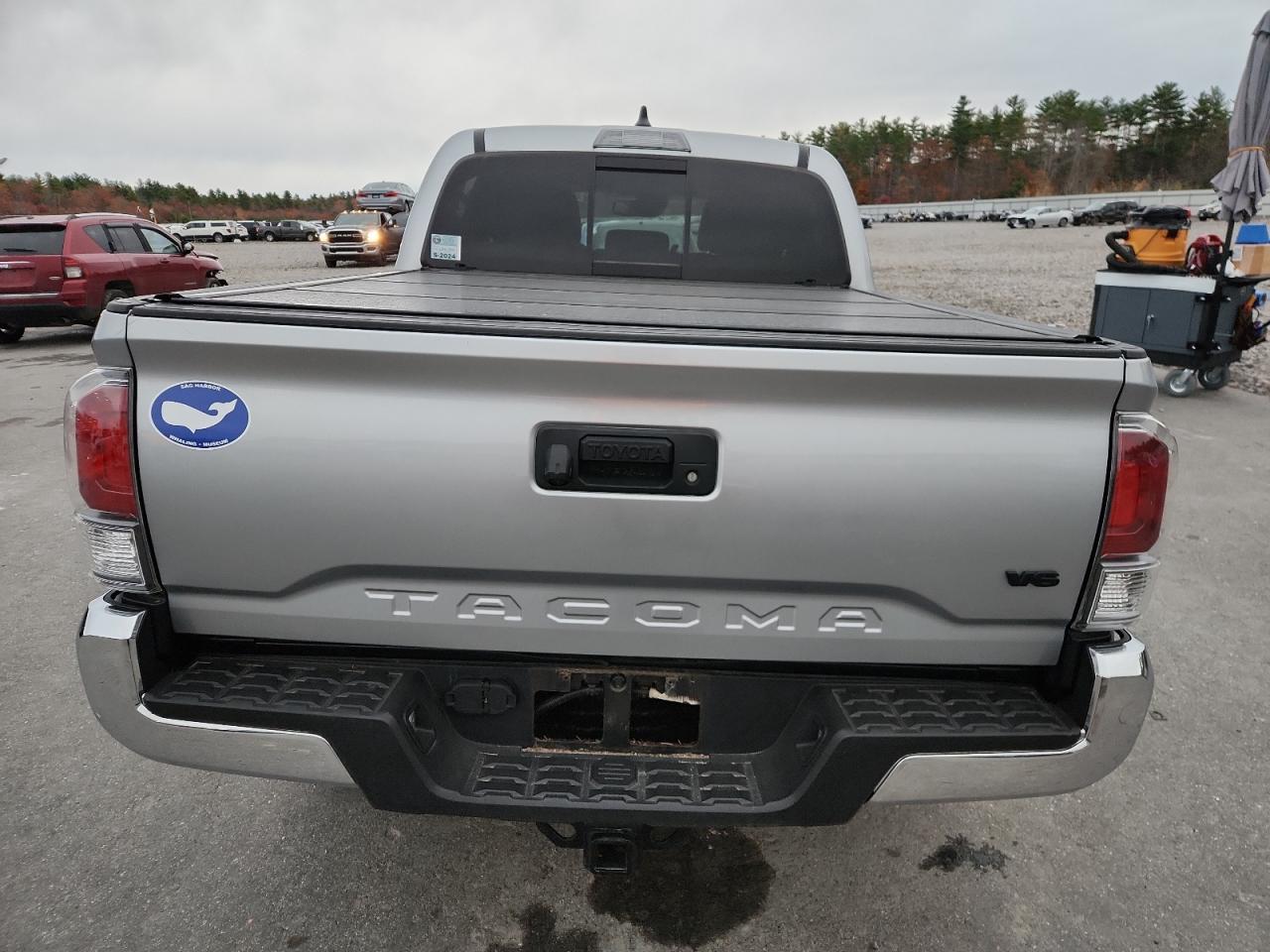 Toyota Tacoma Double Cab Image 9