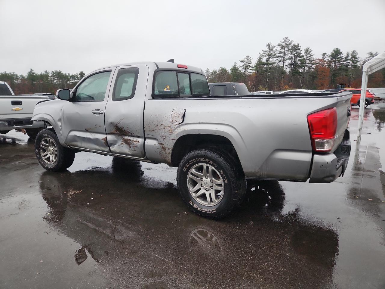 Toyota Tacoma Access Cab Image 3
