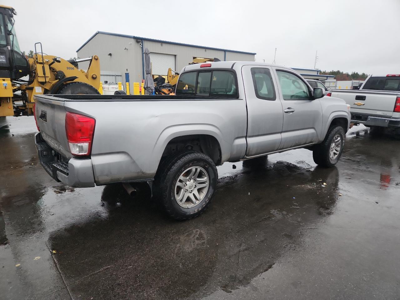 Toyota Tacoma Access Cab Image 2