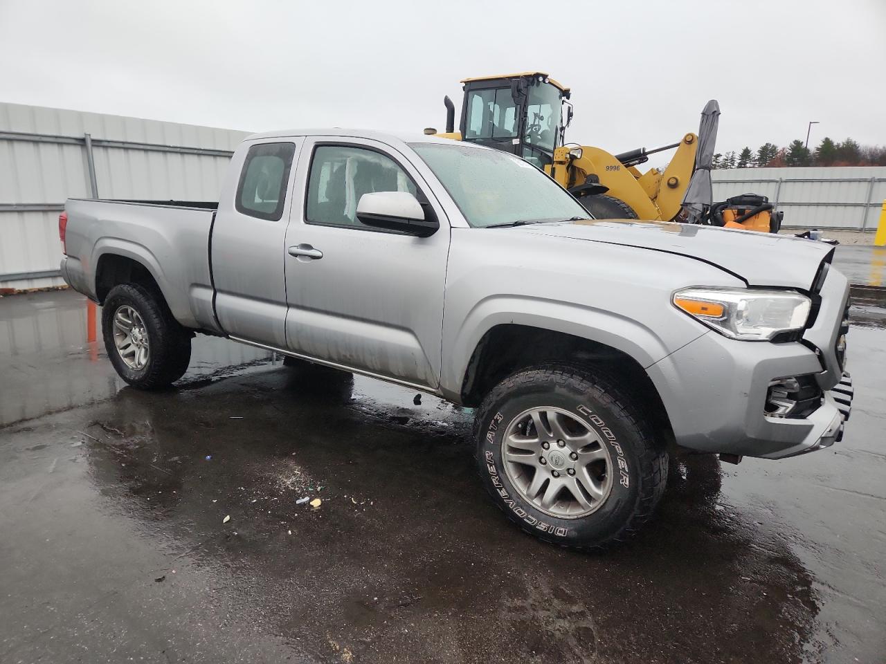 Toyota Tacoma Access Cab Image 5