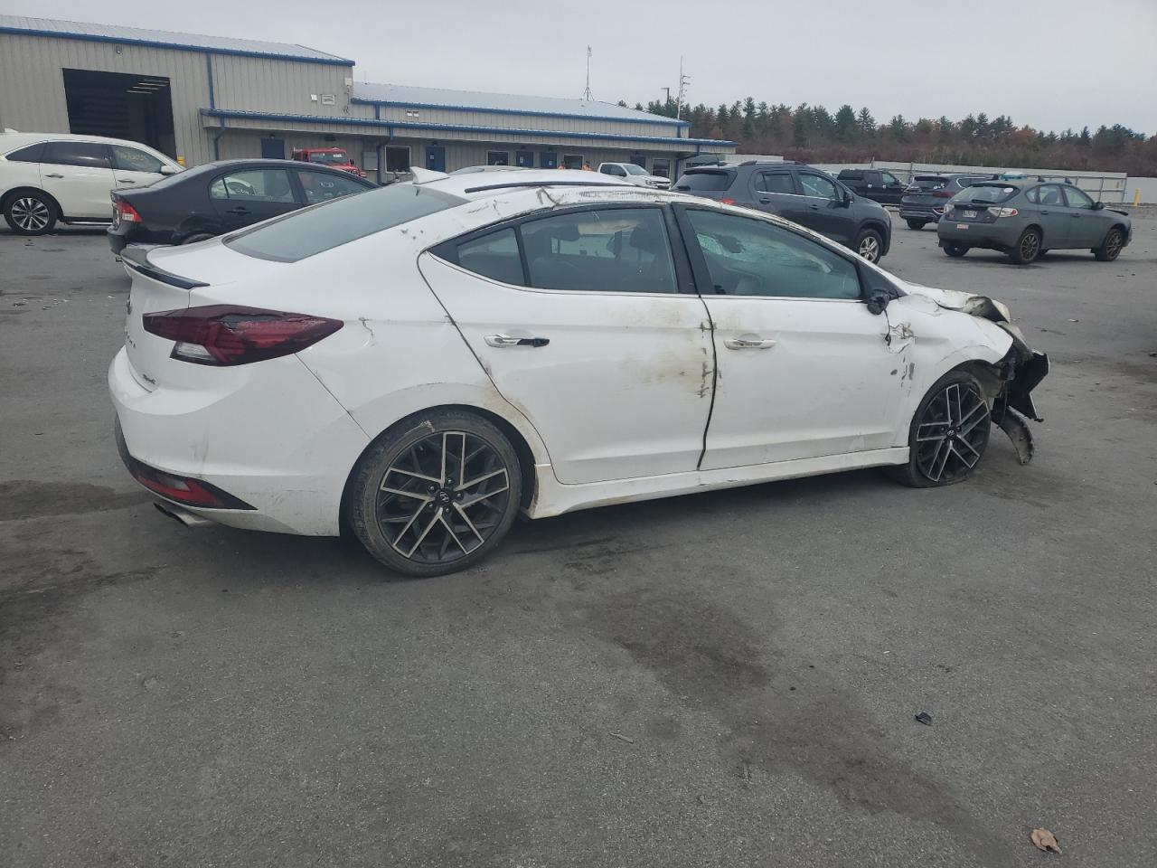 Hyundai ELANTRA Sport Image 3