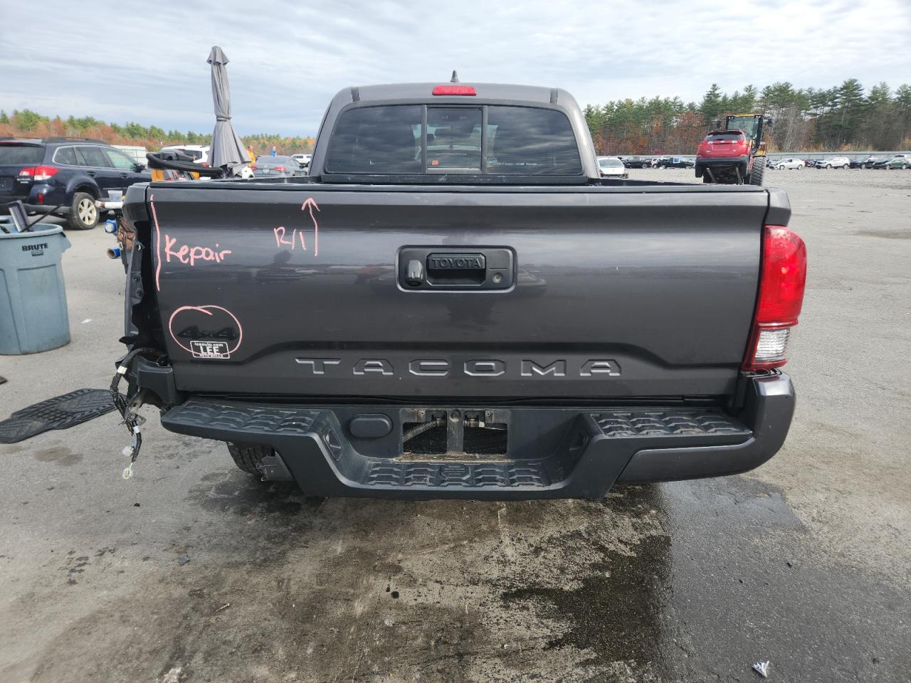 Toyota Tacoma Access Cab Image 3