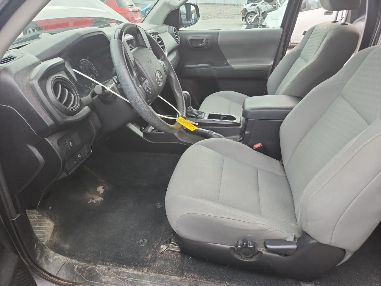 Toyota Tacoma Access Cab Image 8