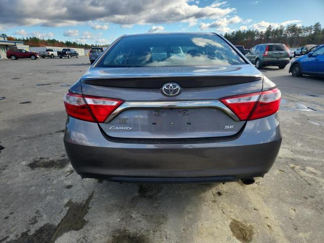 Toyota Camry Le Image 4