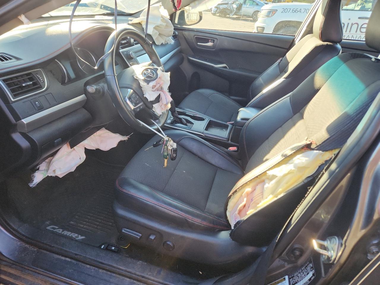 Toyota Camry Le Image 7