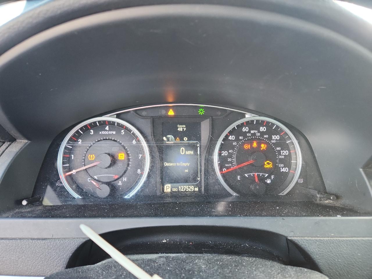 Toyota Camry Le Image 3