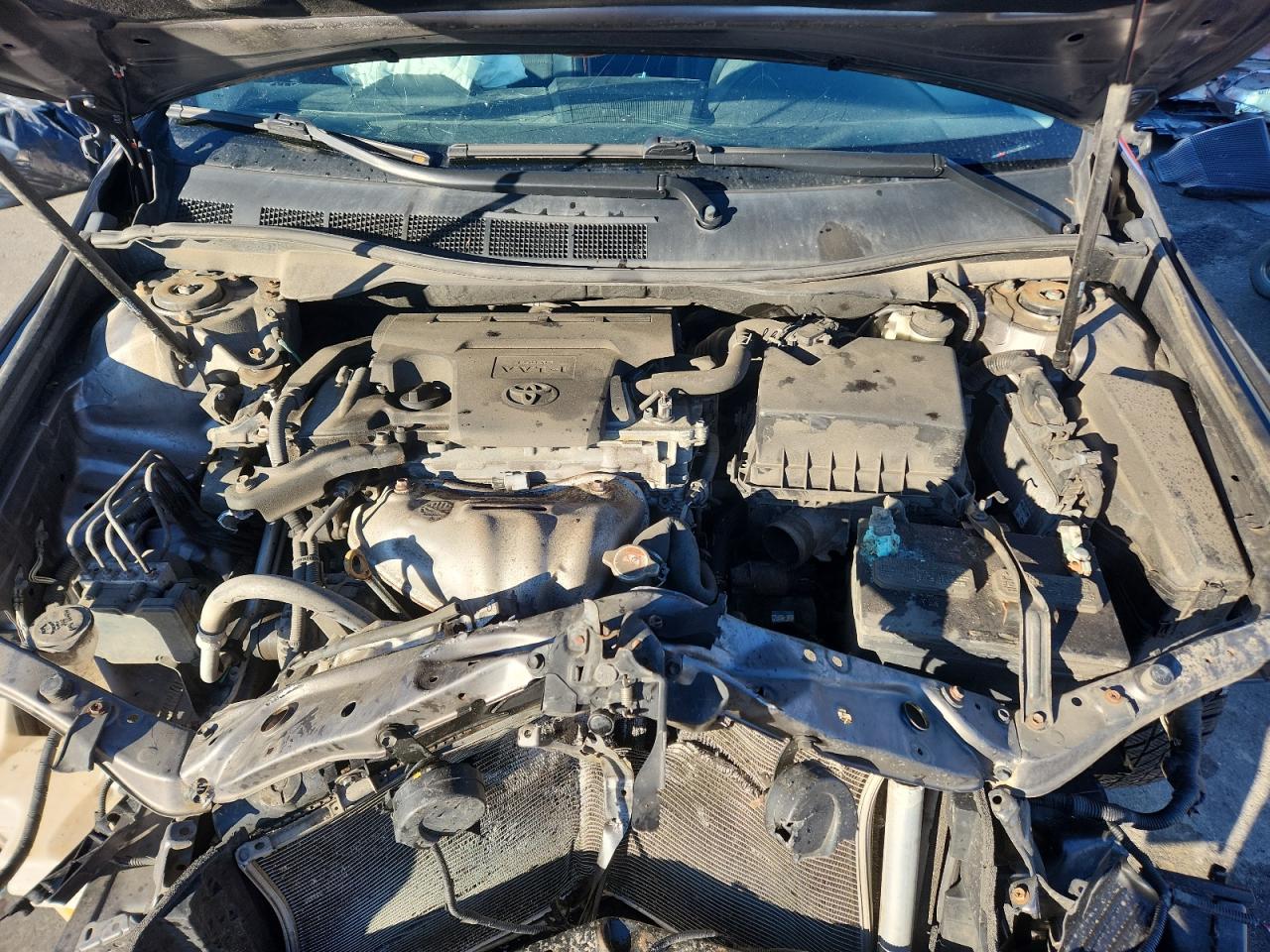 Toyota Camry Le Image 9