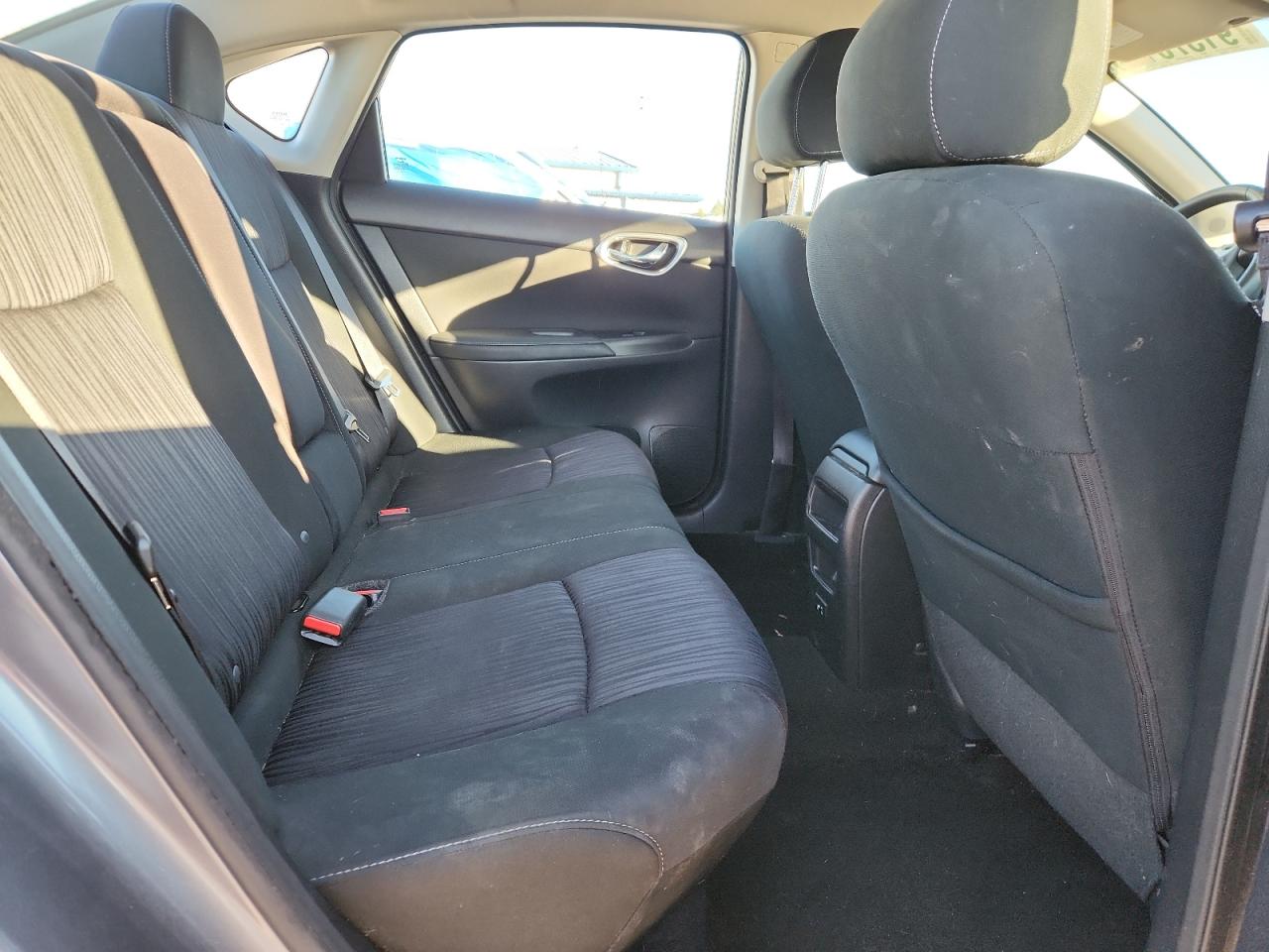 Nissan Sentra S Image 10