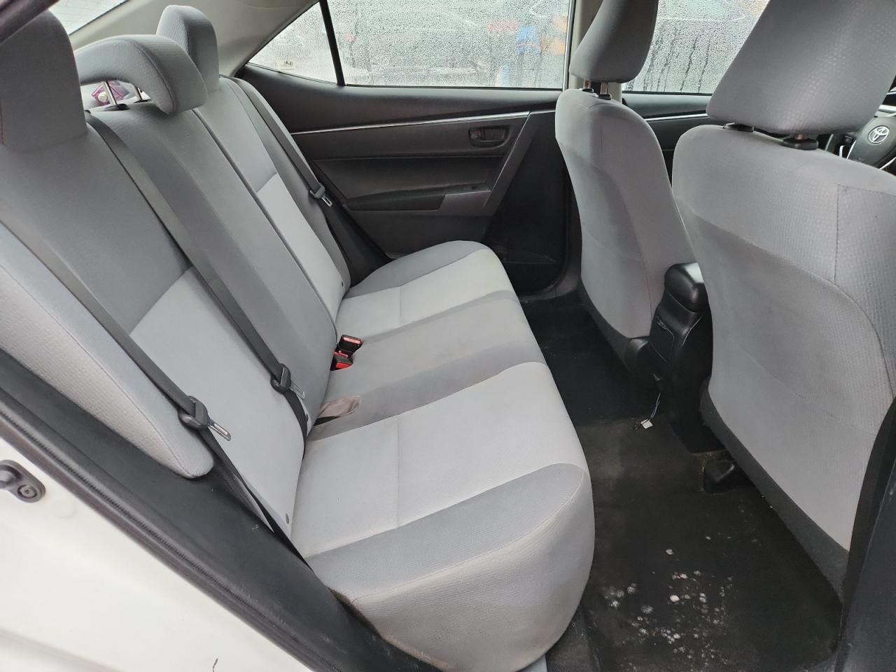 Toyota Corolla L Image 6