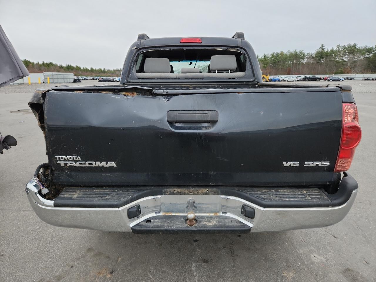 Toyota Tacoma Double Cab Image 6