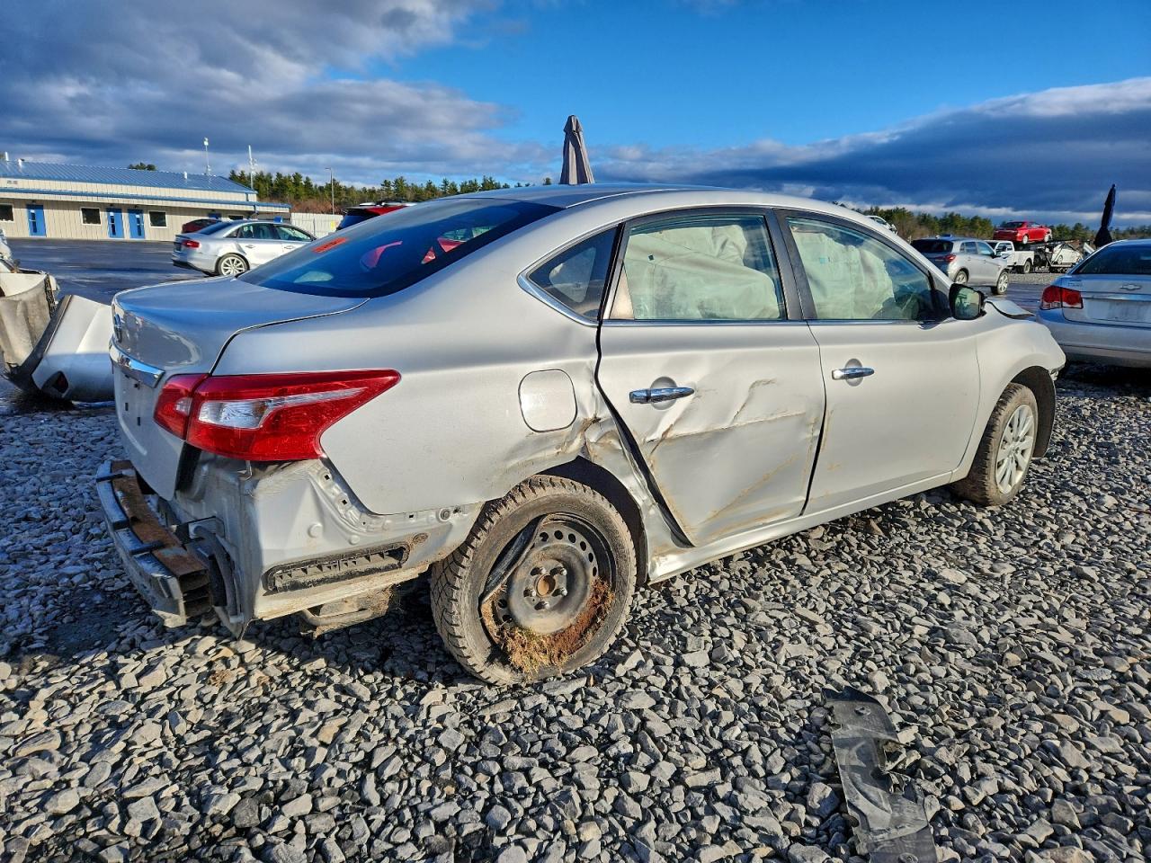 Nissan Sentra S Image 8