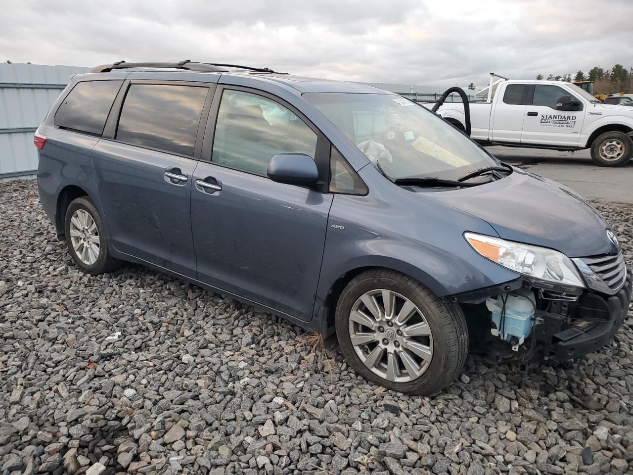 Toyota Sienna Xle Image 3