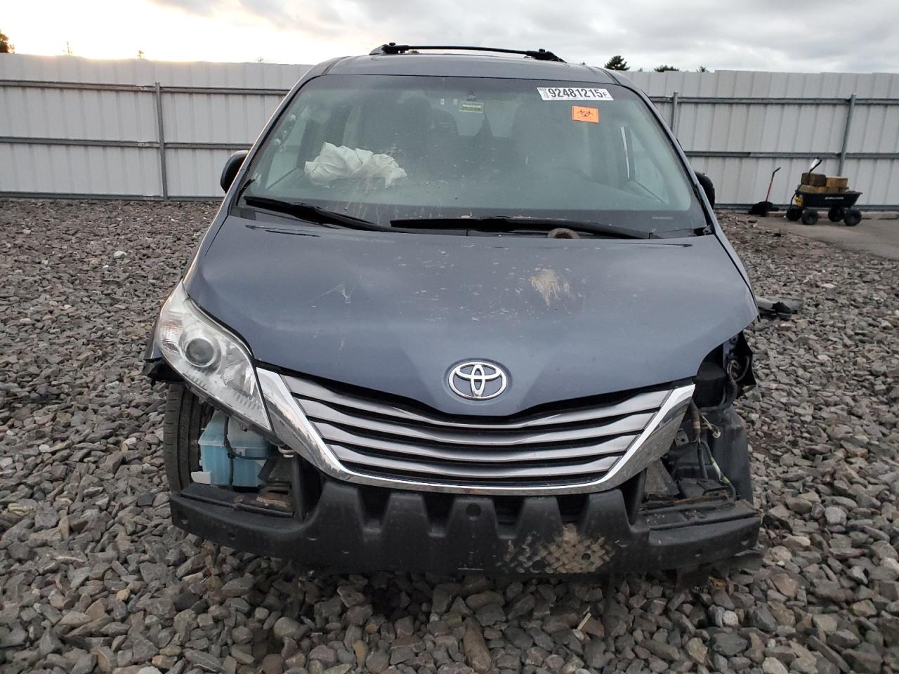 Toyota Sienna Xle Image 2