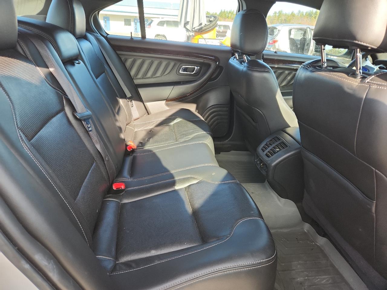 Ford Taurus Limited Image 6