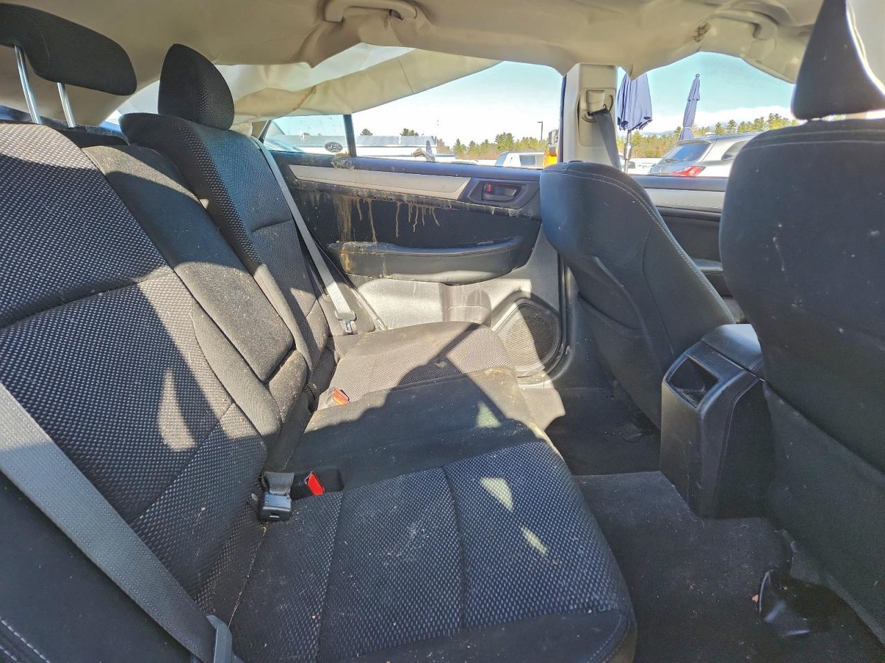 Subaru Outback 2.5i Image 14