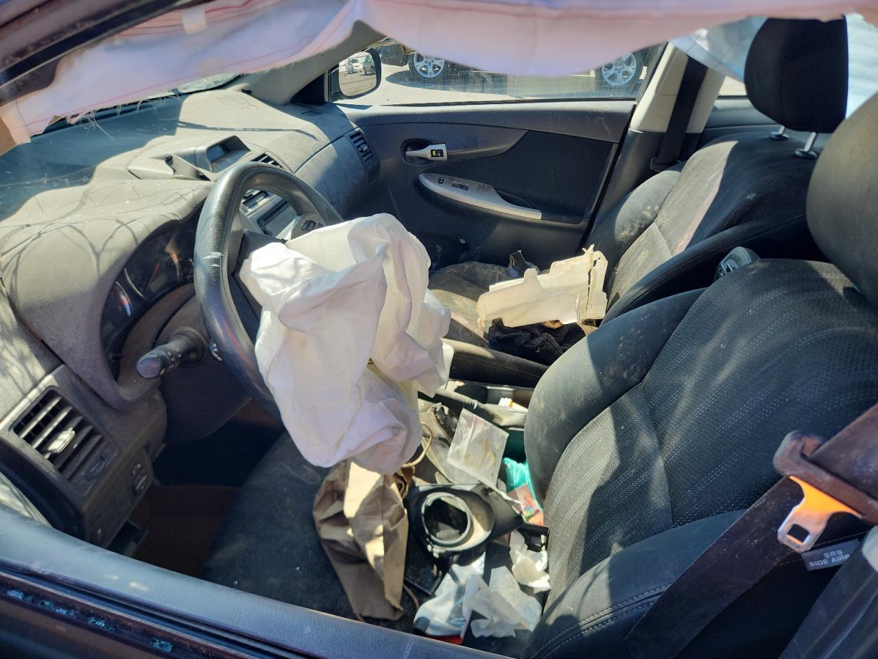 Toyota Corolla Base Image 2