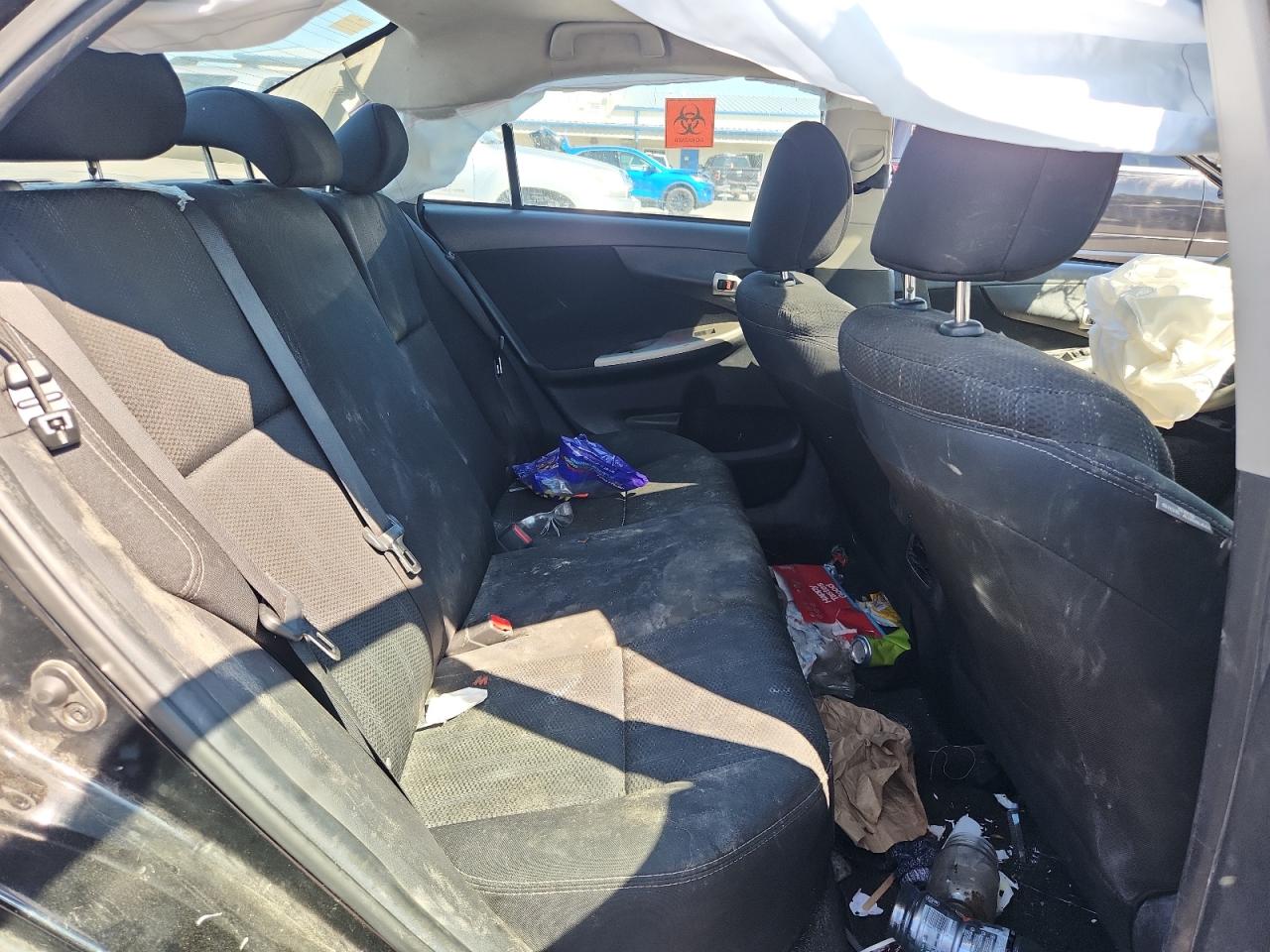 Toyota Corolla Base Image 12