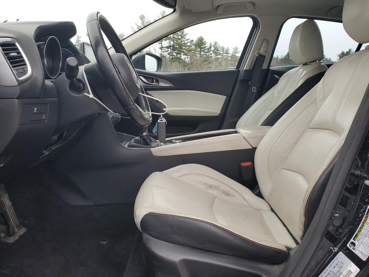 Mazda 3 Grand Touring Image 4