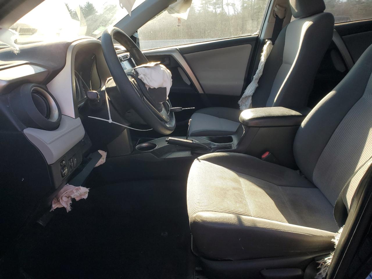 Toyota RAV4 Le Image 4