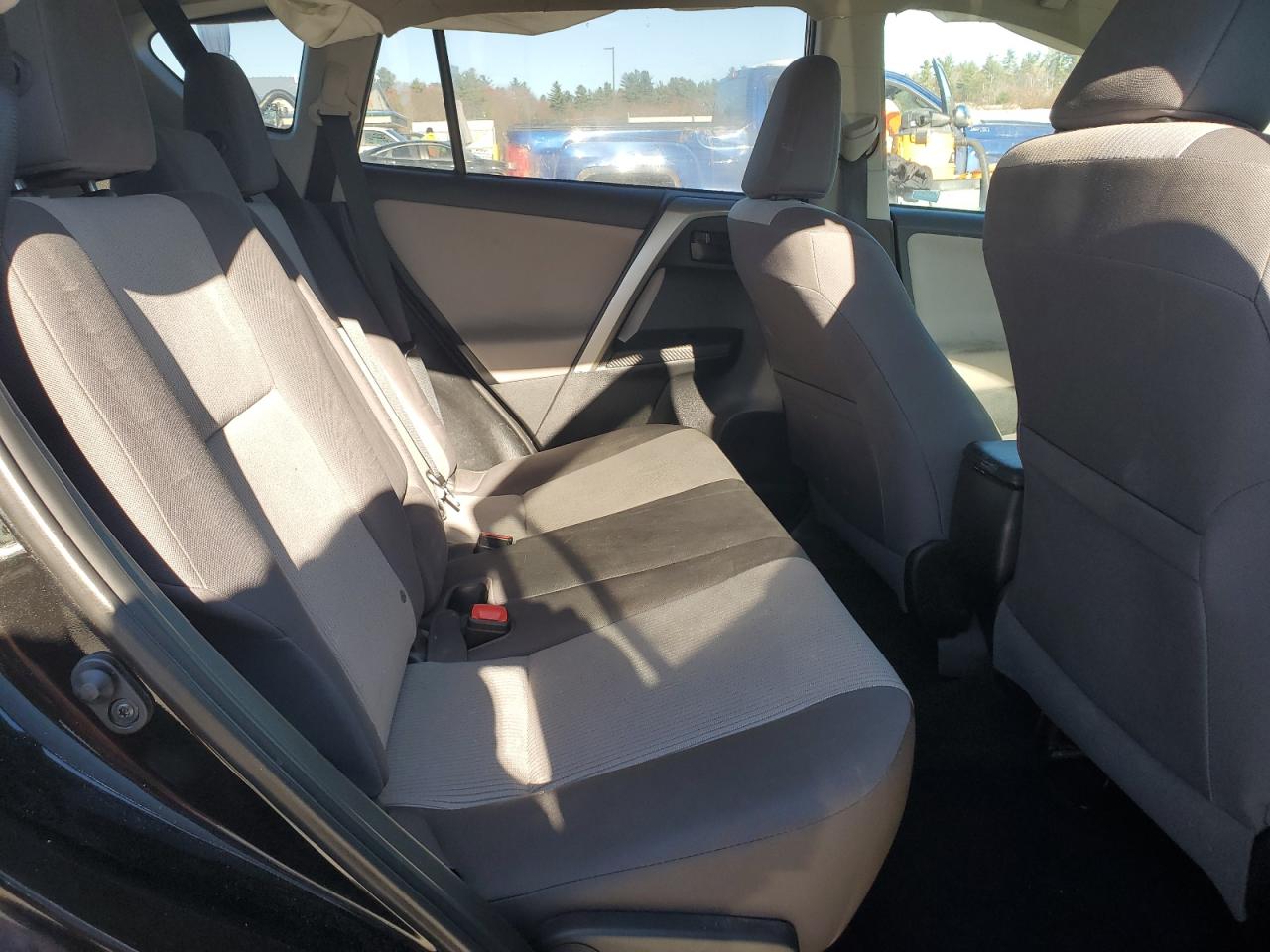 Toyota RAV4 Le Image 14