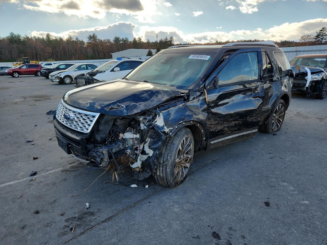 Ford Explorer Platinum Image 1