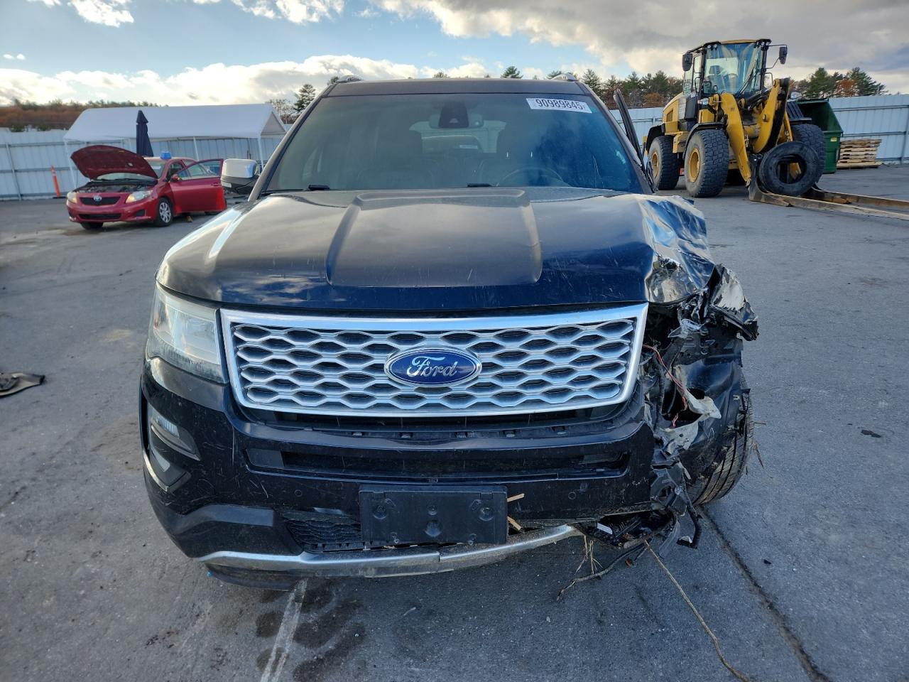 Ford Explorer Platinum Image 8