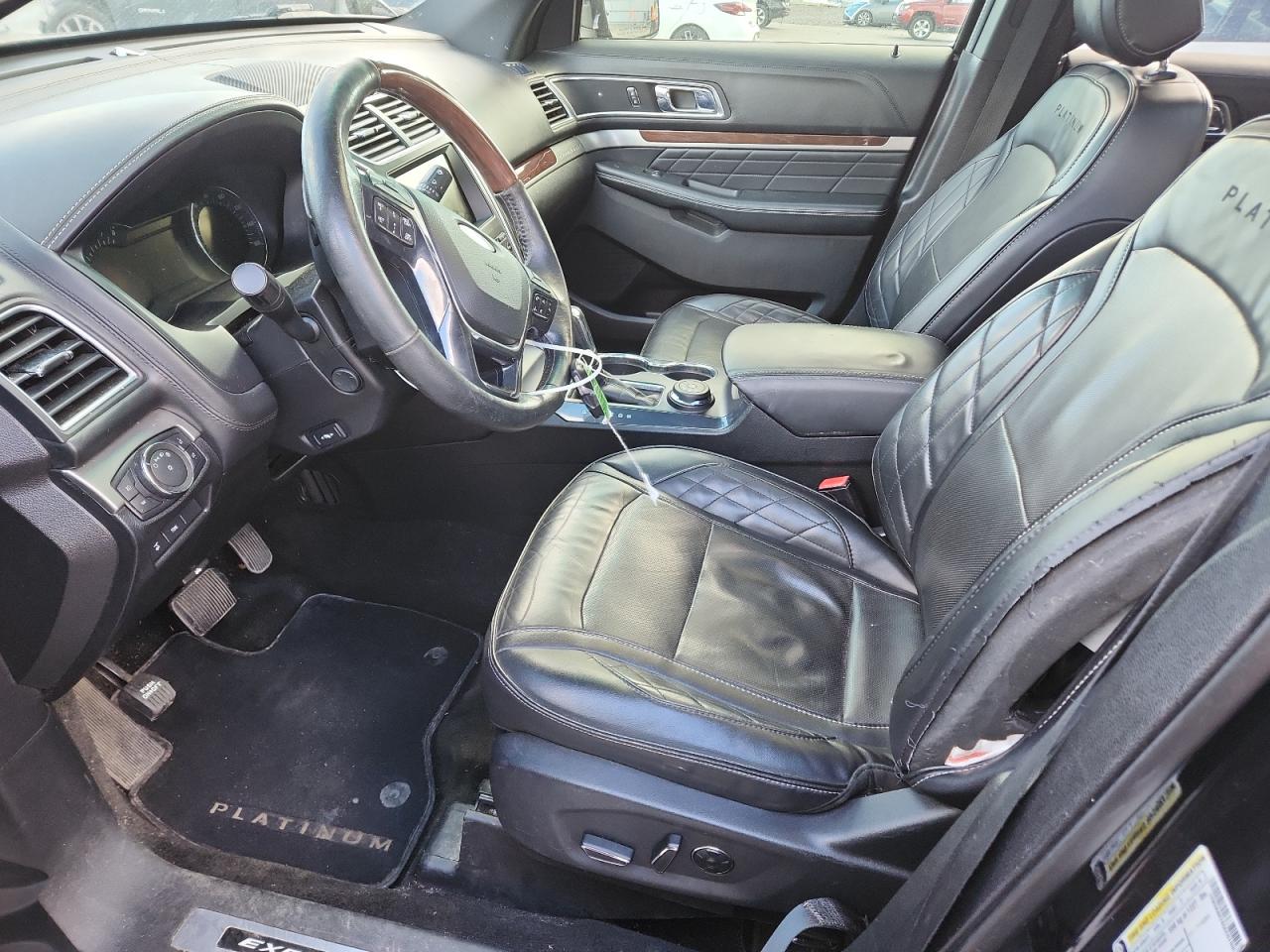 Ford Explorer Platinum Image 6