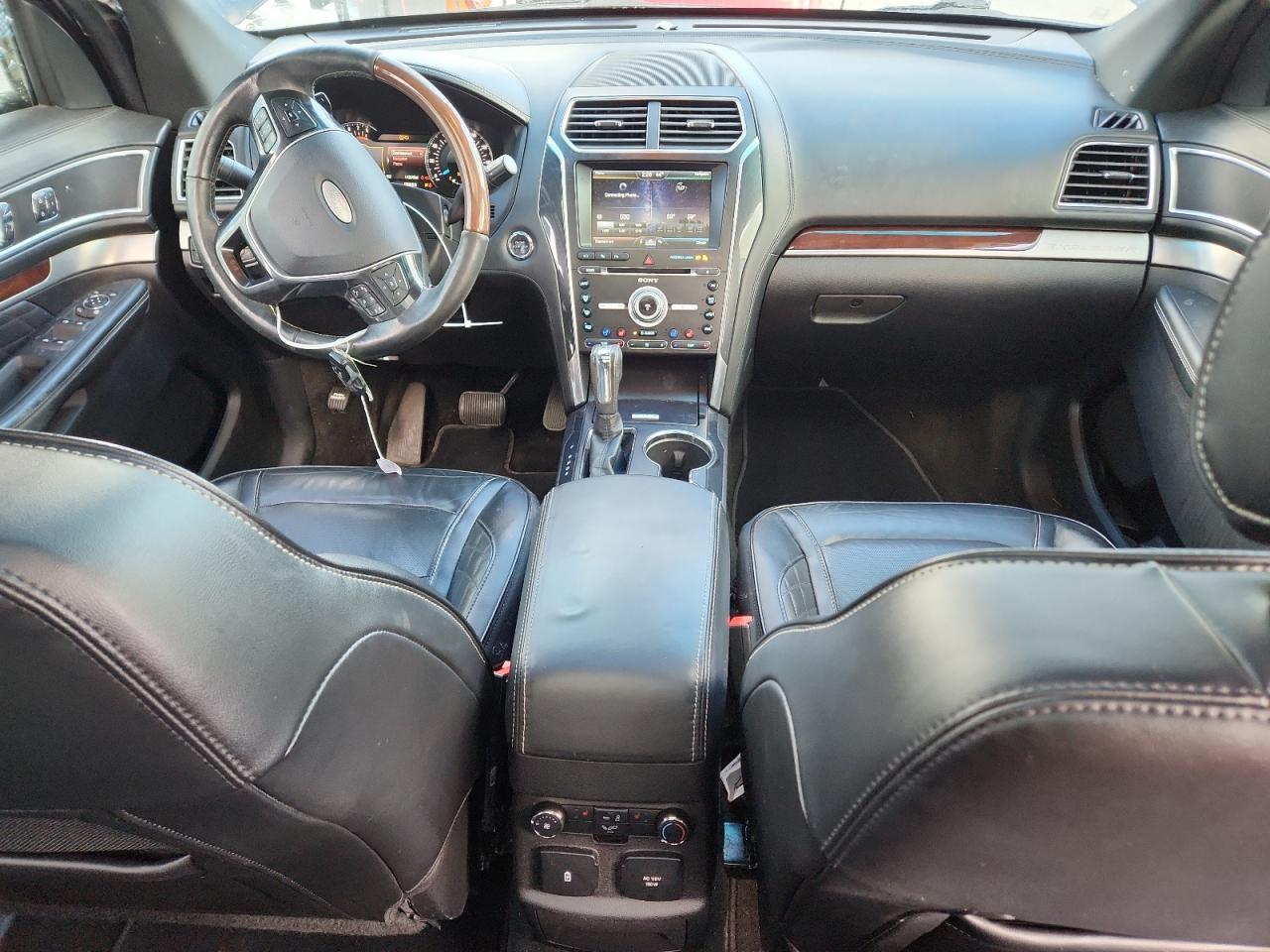 Ford Explorer Platinum Image 7