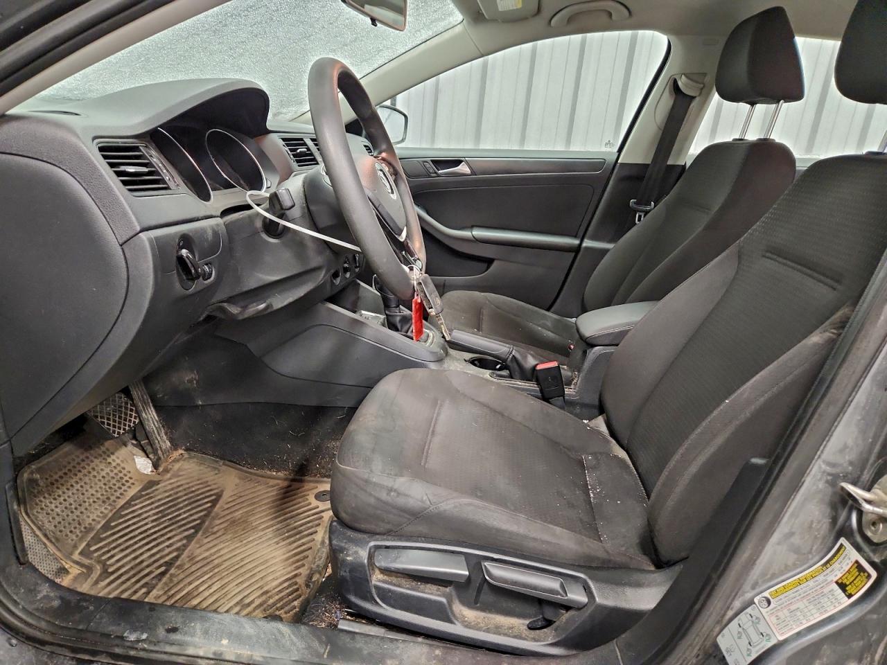 Volkswagen Jetta S Image 10