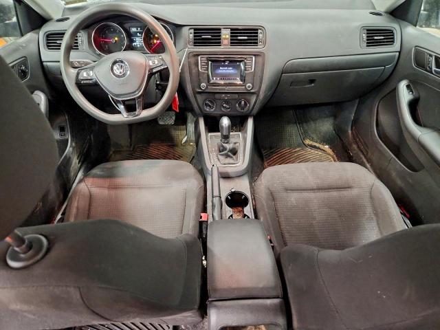 Volkswagen Jetta S Image 9