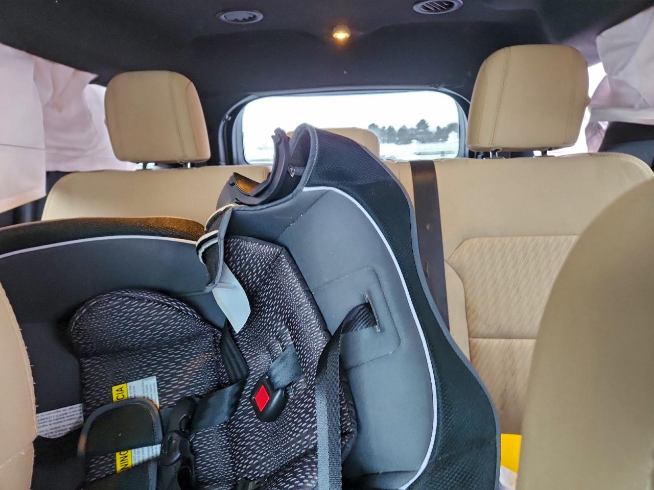 Ford Explorer Image 11