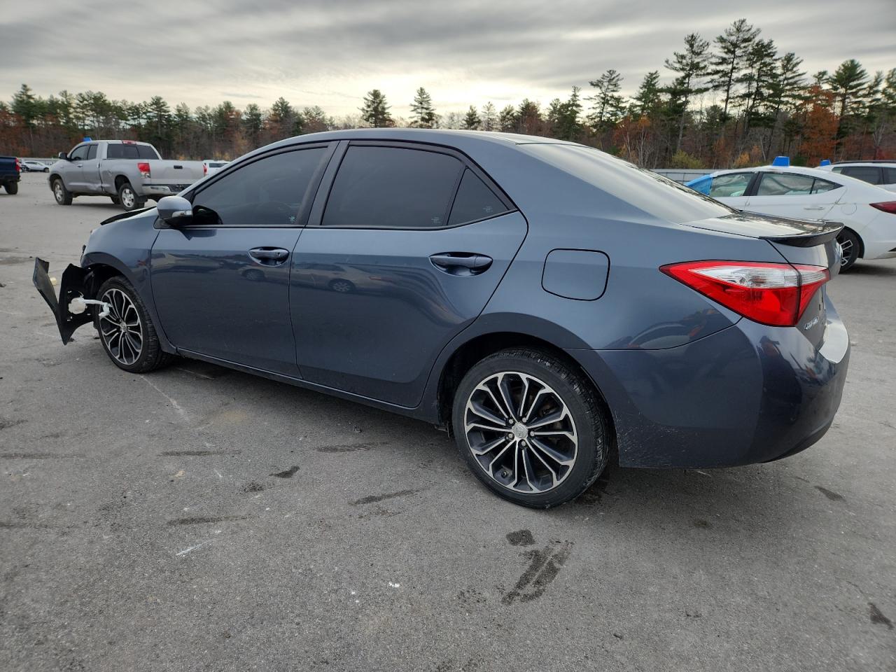 Toyota Corolla L Image 2