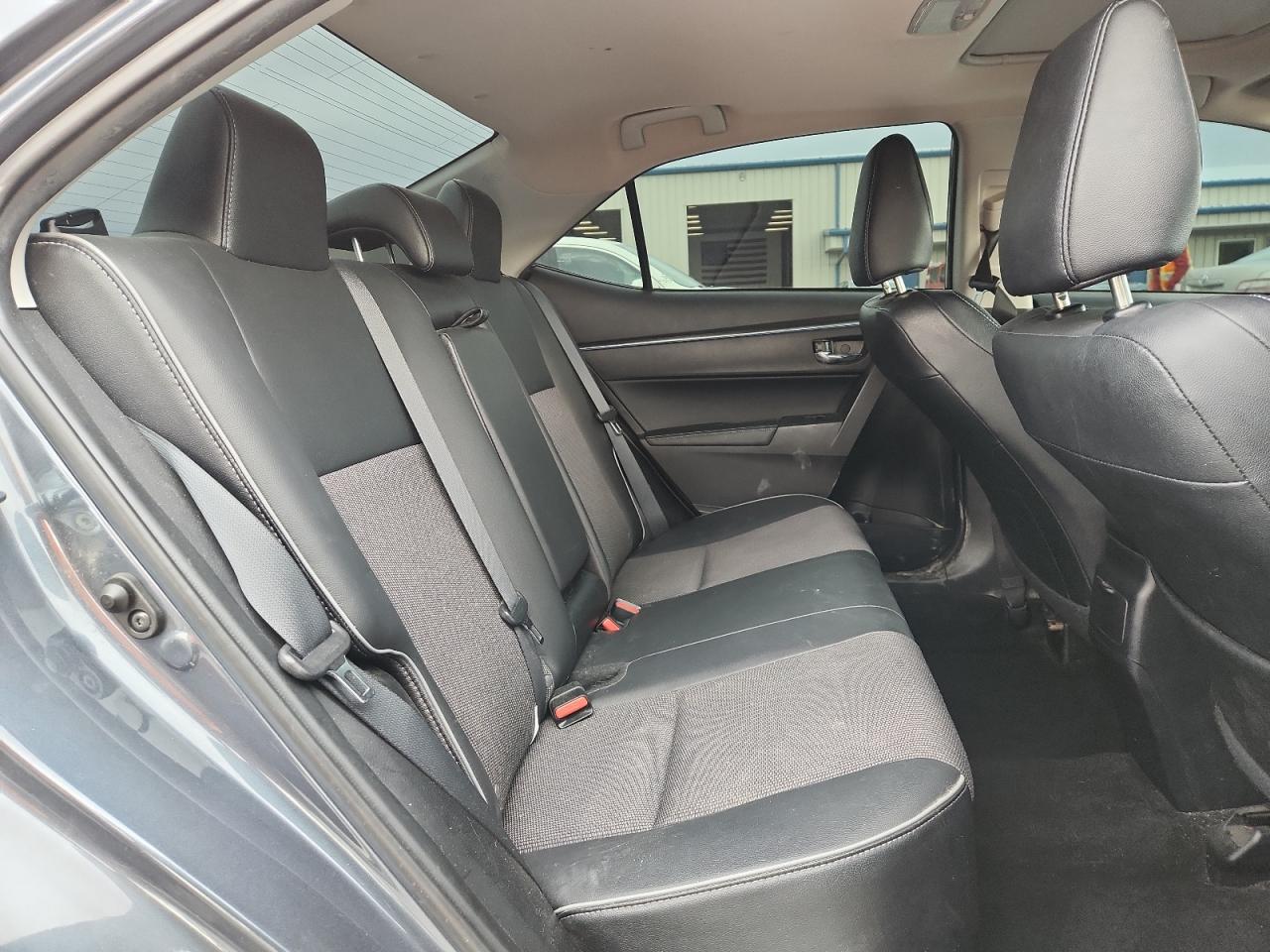 Toyota Corolla L Image 11