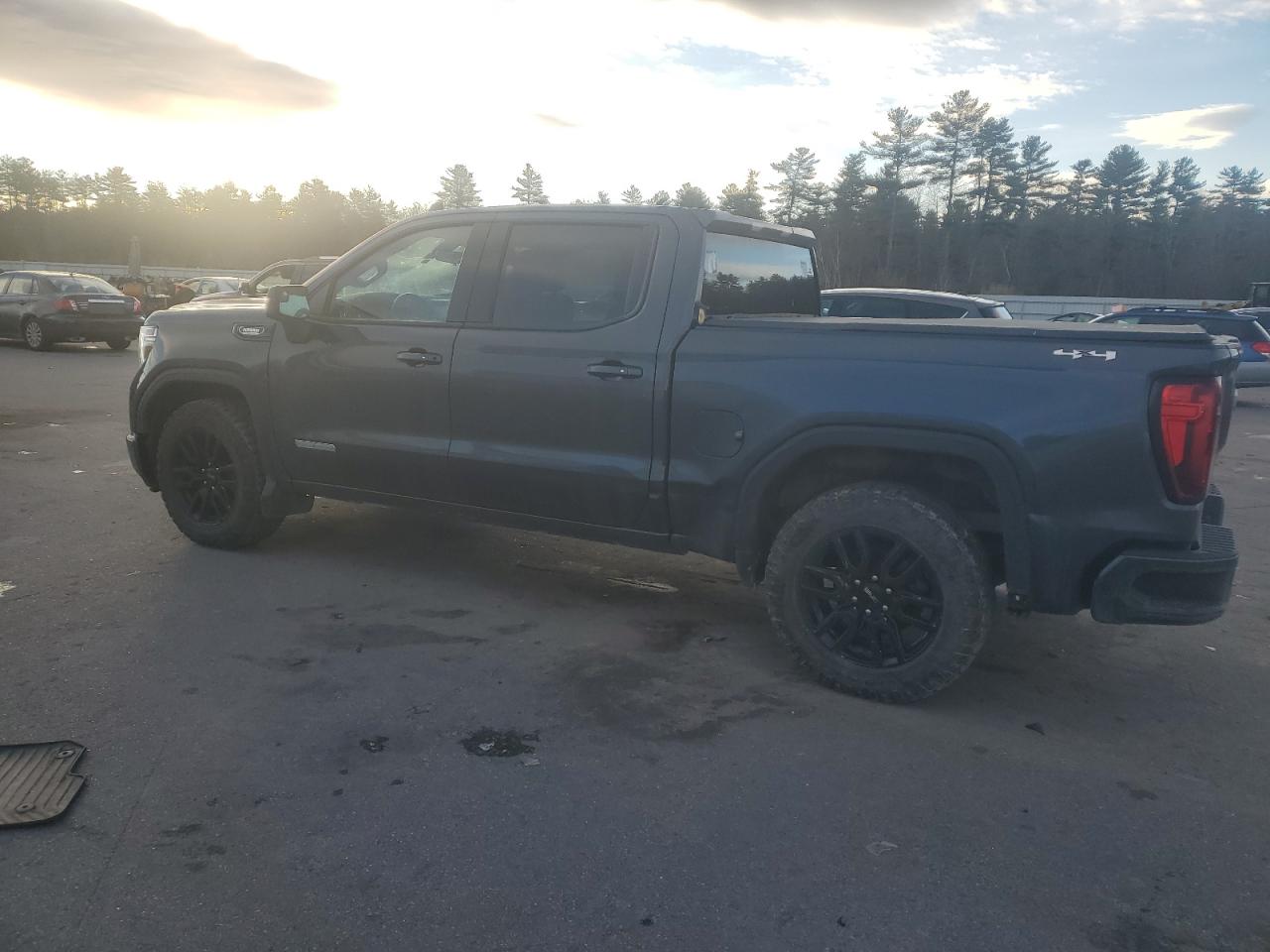 GMC Sierra K1500 Elevation Image 2