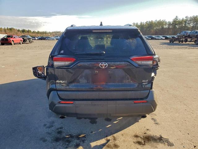 Toyota RAV4 Xle Premium Image 9