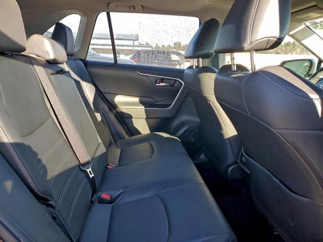 Toyota RAV4 Xle Premium Image 5