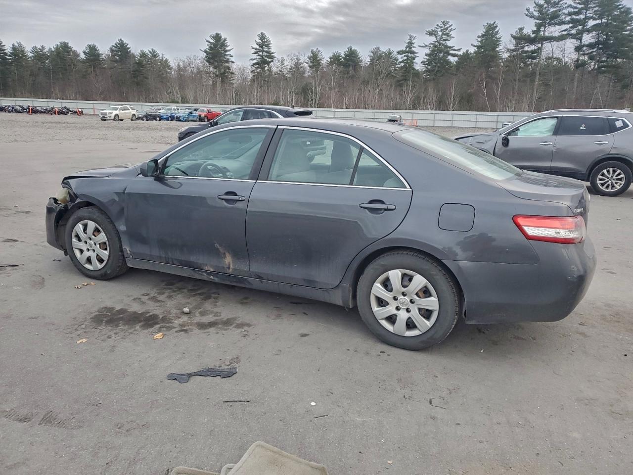 Toyota Camry Base Image 11