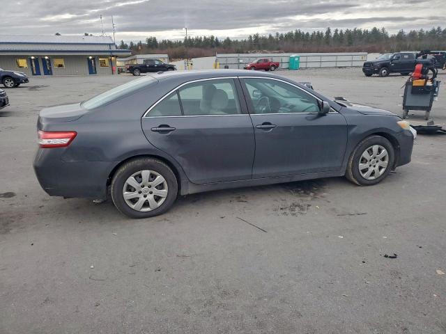 Toyota Camry Base Image 3