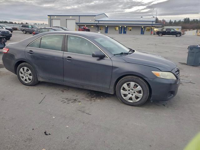 Toyota Camry Base Image 9