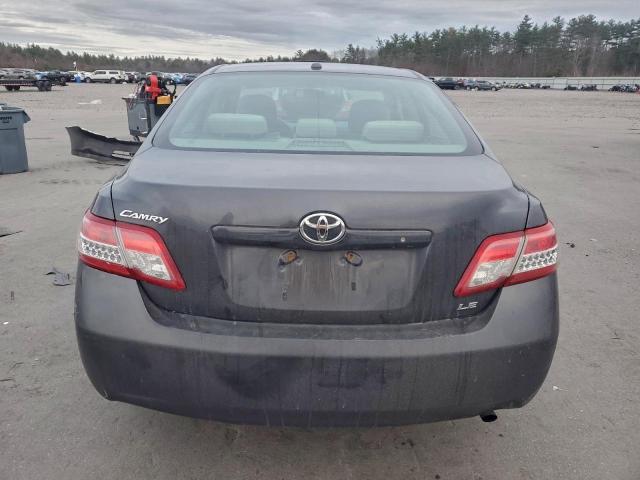 Toyota Camry Base Image 6