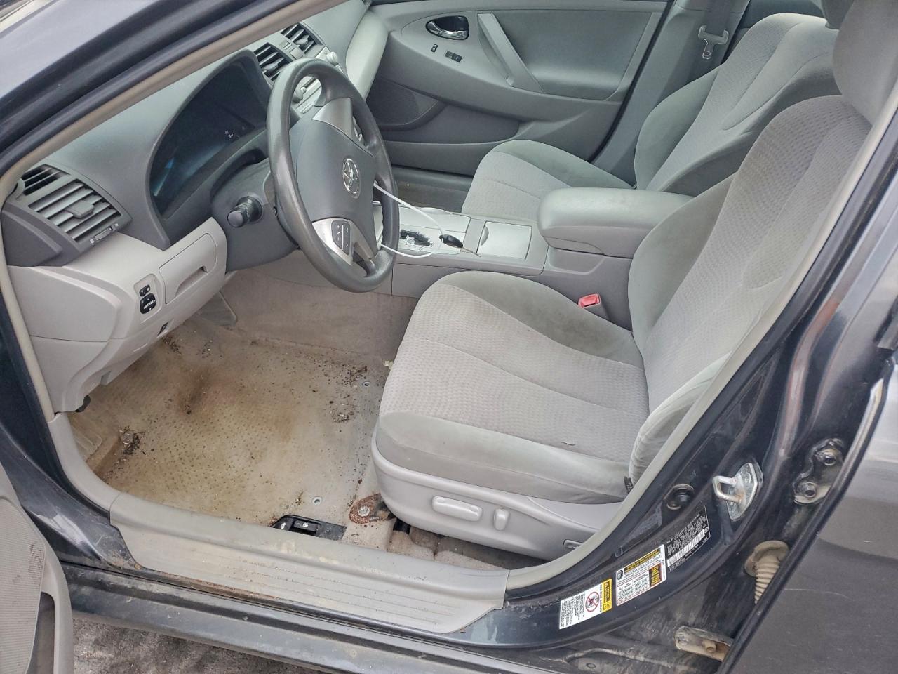 Toyota Camry Base Image 7