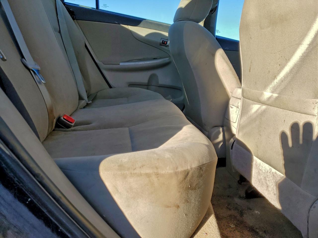 Toyota Corolla Base Image 10