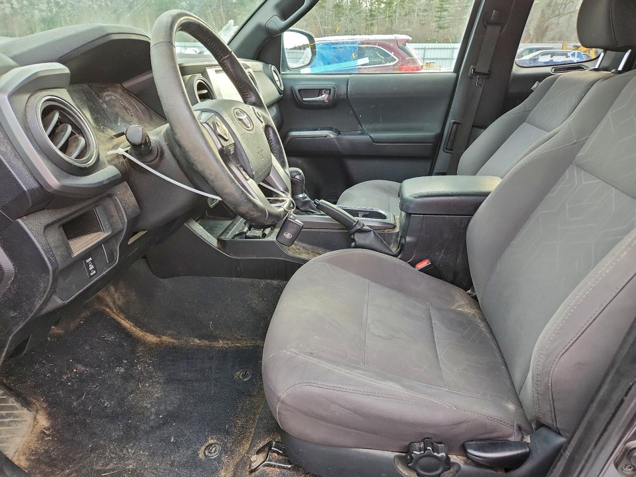 Toyota Tacoma Access Cab Image 12