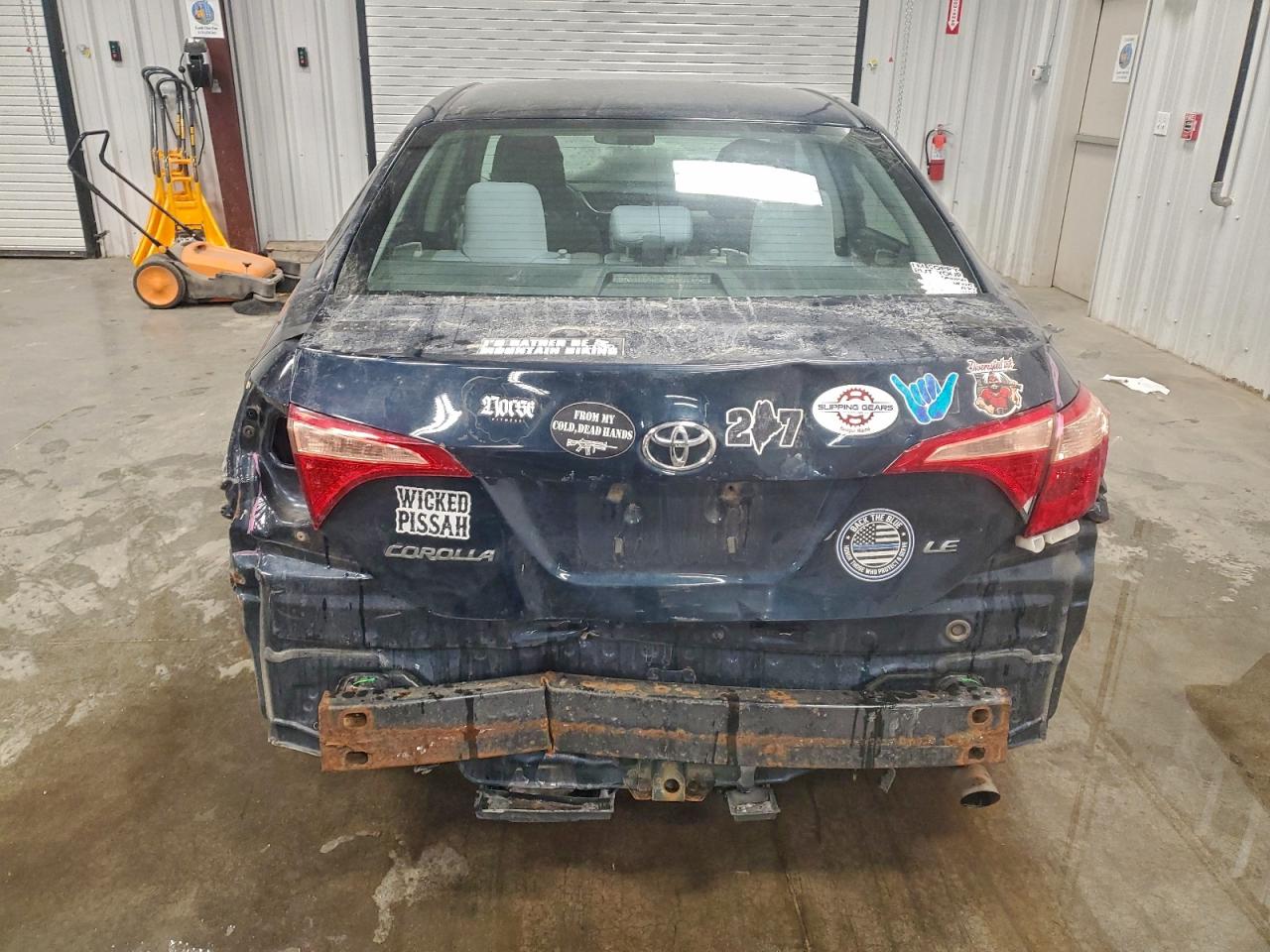 Toyota Corolla L Image 6